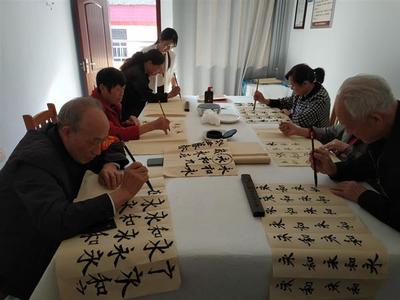 新時代文明實踐在冷水灘 社區(qū)老年書法班開班 促進文化藝術(shù)交流